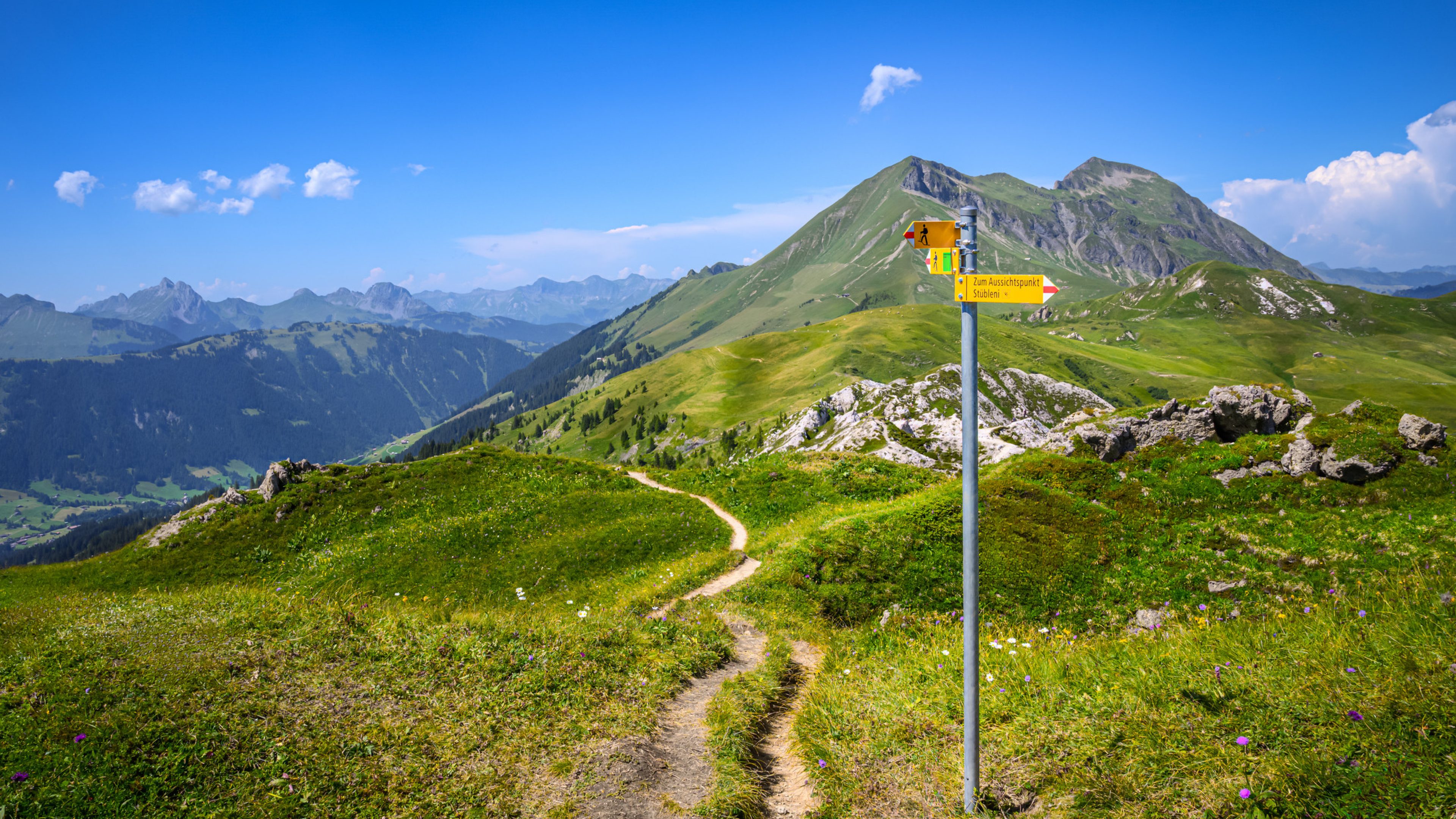 Directions indicator of hiking trails in the Swiss Alps